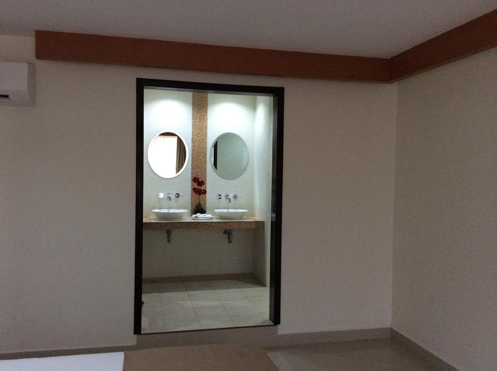 Hotel La Media Luna Inn Huejutla de Reyes Rum bild